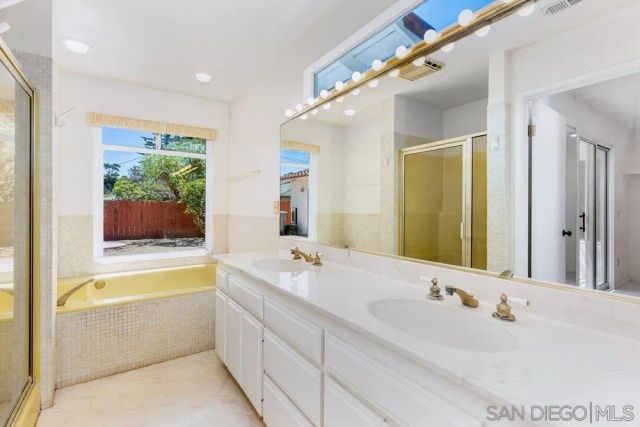 9520 Poole St, La Jolla, CA 92037