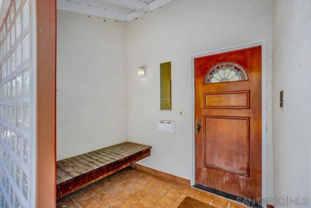 9520 Poole St, La Jolla, CA 92037