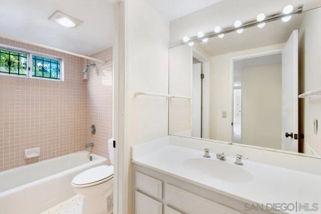 9520 Poole St, La Jolla, CA 92037