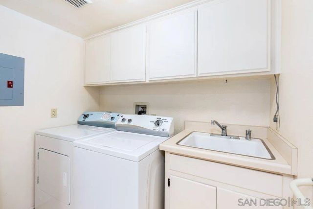 9520 Poole St, La Jolla, CA 92037
