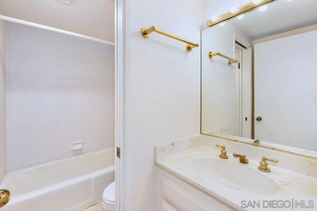 9520 Poole St, La Jolla, CA 92037