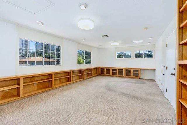 9520 Poole St, La Jolla, CA 92037