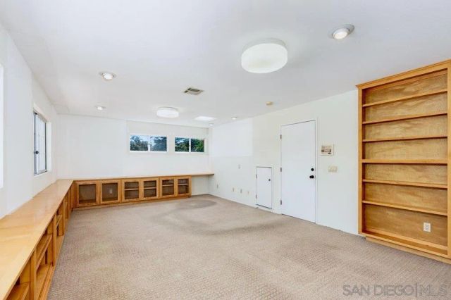 9520 Poole St, La Jolla, CA 92037