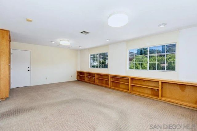 9520 Poole St, La Jolla, CA 92037