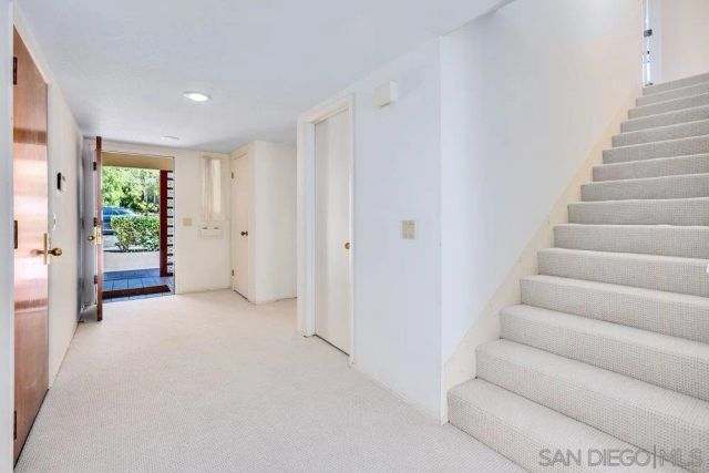 9520 Poole St, La Jolla, CA 92037