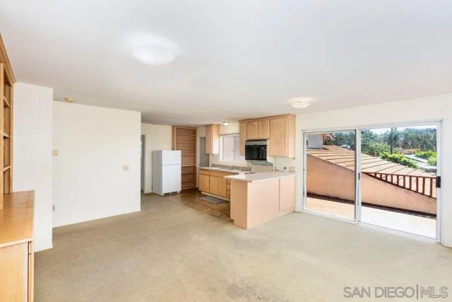 9520 Poole St, La Jolla, CA 92037