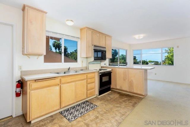 9520 Poole St, La Jolla, CA 92037