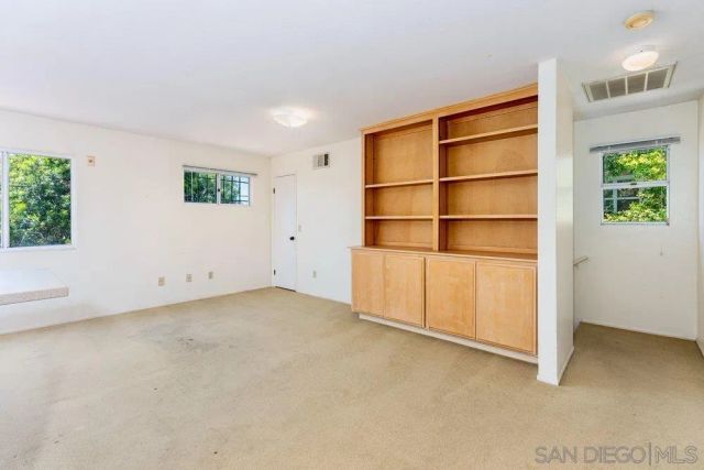 9520 Poole St, La Jolla, CA 92037