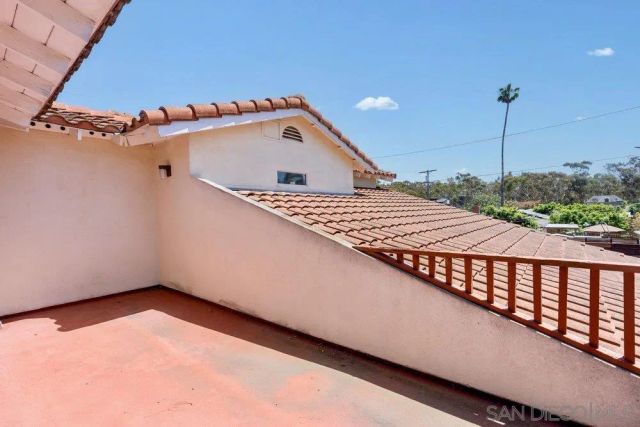 9520 Poole St, La Jolla, CA 92037