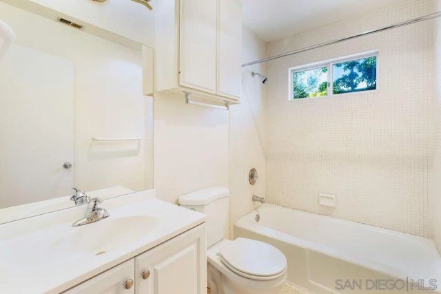 9520 Poole St, La Jolla, CA 92037