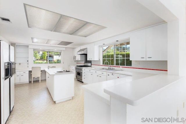 9520 Poole St, La Jolla, CA 92037