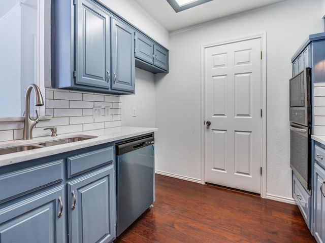 4905 Arborgate Drive, Arlington, TX 76017