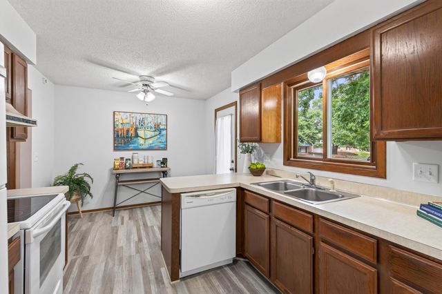 10665 Hummingbird Street NW, Coon Rapids, MN 55433