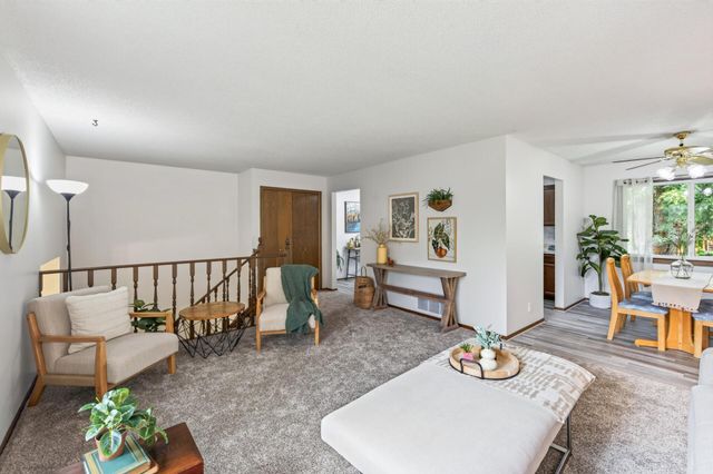10665 Hummingbird Street NW, Coon Rapids, MN 55433