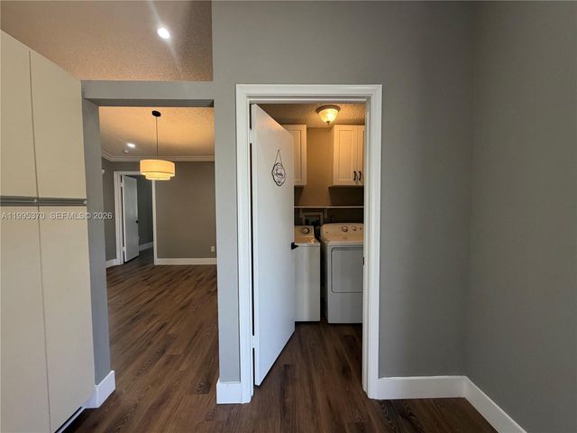 323 Ives Dairy Rd 343-05, Miami, FL 33179