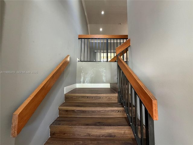 323 Ives Dairy Rd 343-05, Miami, FL 33179