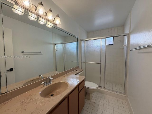 323 Ives Dairy Rd 343-05, Miami, FL 33179