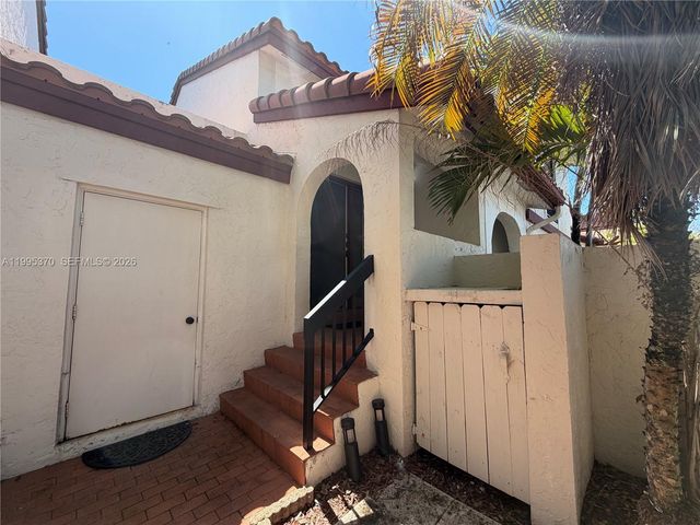 323 Ives Dairy Rd 343-05, Miami, FL 33179