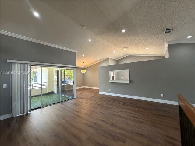 323 Ives Dairy Rd 343-05, Miami, FL 33179