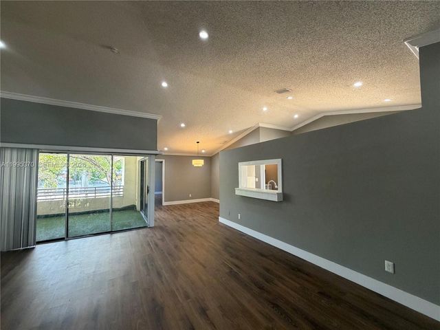 323 Ives Dairy Rd 343-05, Miami, FL 33179