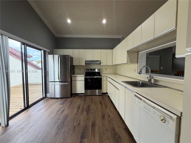 323 Ives Dairy Rd 343-05, Miami, FL 33179