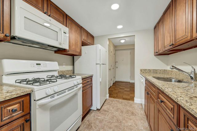 2 Park Avenue 1B, Eastchester, NY 10709