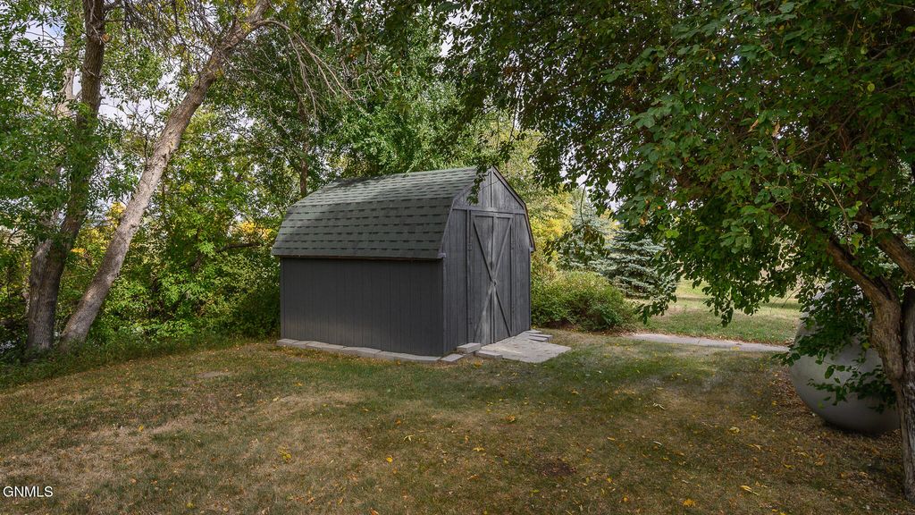 319 5th Avenue NW, Hazen, ND 58545 photo 3