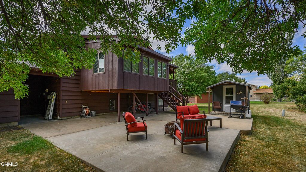 319 5th Avenue NW, Hazen, ND 58545 photo 4
