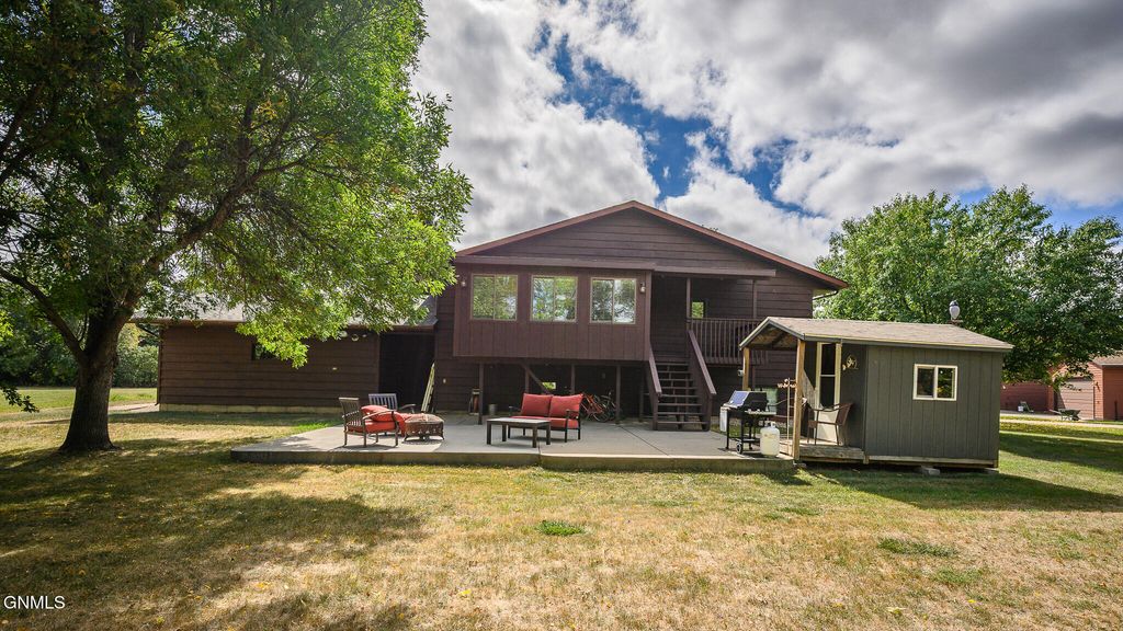 319 5th Avenue NW, Hazen, ND 58545 photo 5