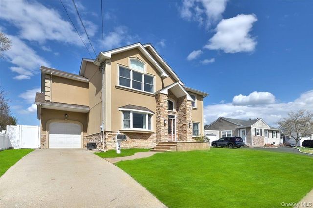 46 Scott Street, Massapequa Park, NY 11762
