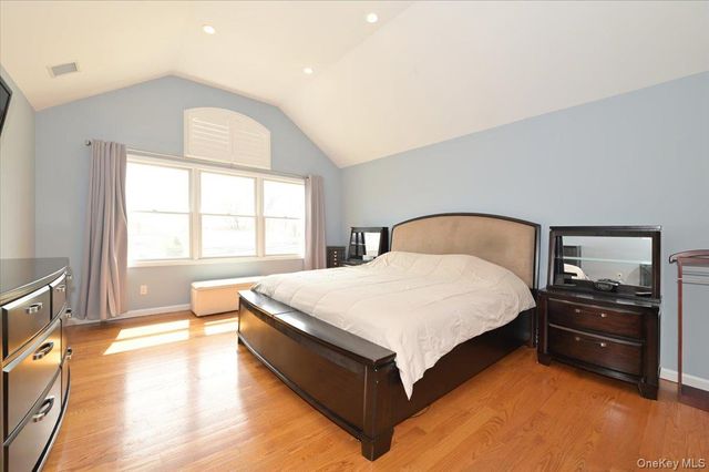 46 Scott Street, Massapequa Park, NY 11762