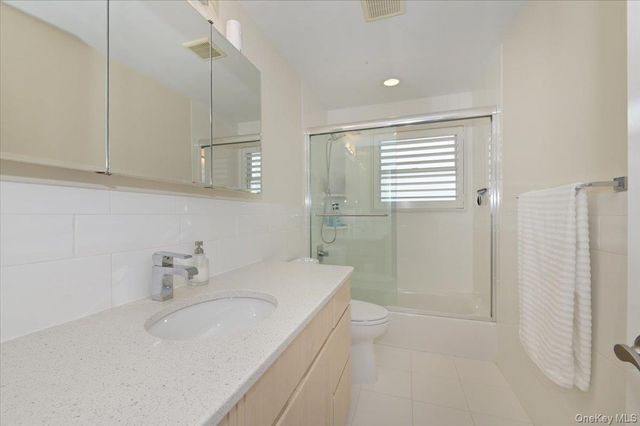 46 Scott Street, Massapequa Park, NY 11762