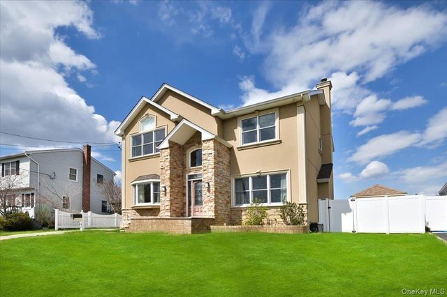 46 Scott Street, Massapequa Park, NY 11762