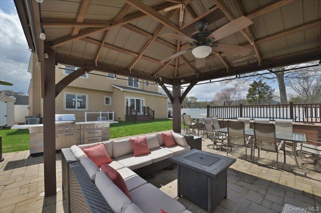 46 Scott Street, Massapequa Park, NY 11762