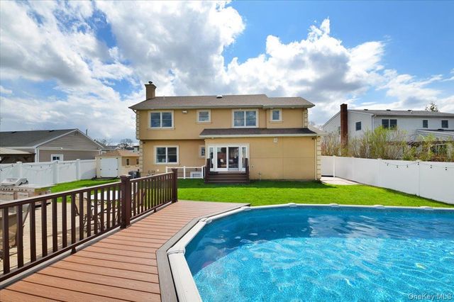 46 Scott Street, Massapequa Park, NY 11762
