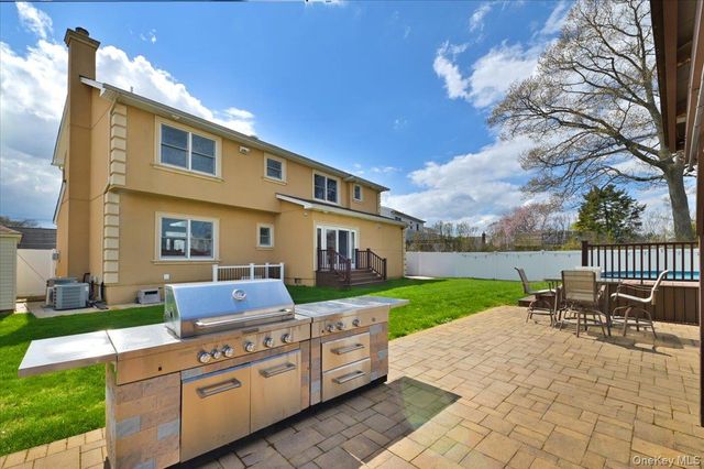 46 Scott Street, Massapequa Park, NY 11762