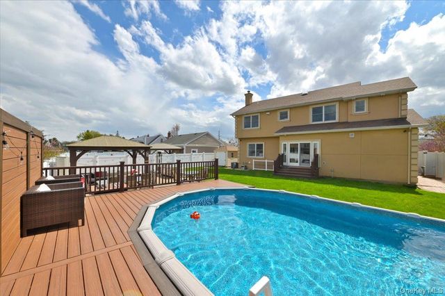 46 Scott Street, Massapequa Park, NY 11762