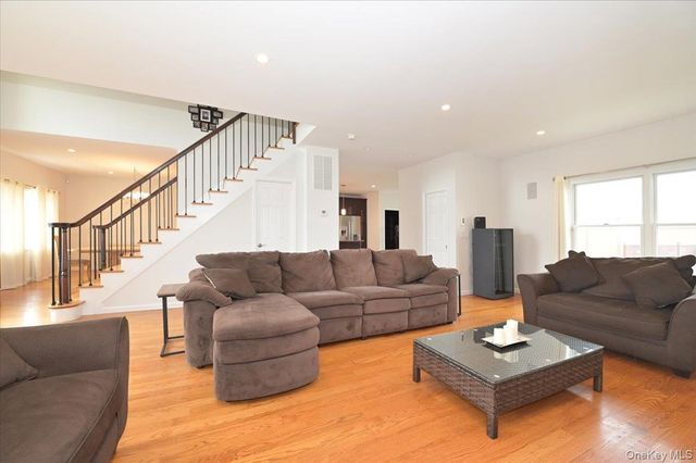 46 Scott Street, Massapequa Park, NY 11762