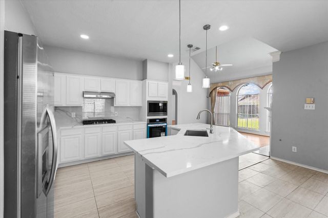 3914 Clarestone Drive, Pearland, TX 77584