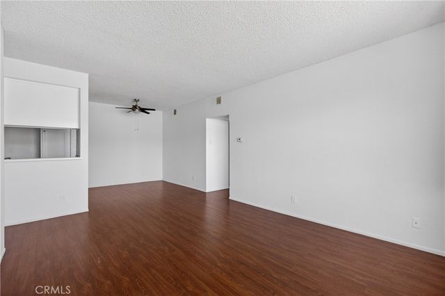 4441 Woodman Avenue 204, Sherman Oaks, CA 91423