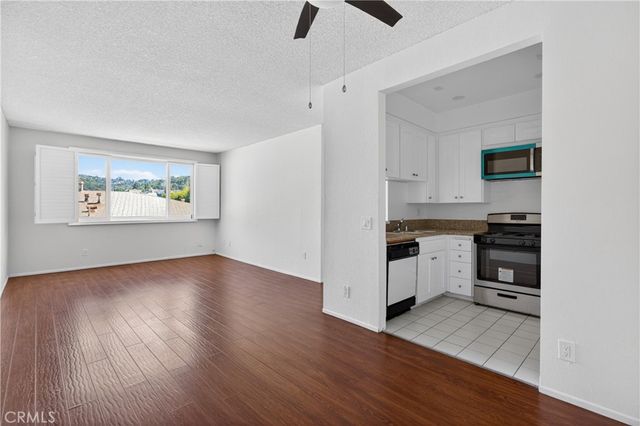 4441 Woodman Avenue 204, Sherman Oaks, CA 91423