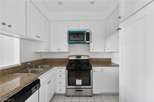 4441 Woodman Avenue 204, Sherman Oaks, CA 91423