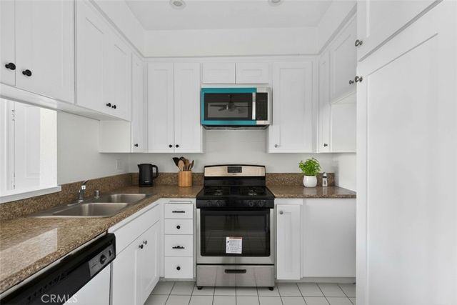 4441 Woodman Avenue 204, Sherman Oaks, CA 91423