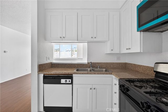4441 Woodman Avenue 204, Sherman Oaks, CA 91423