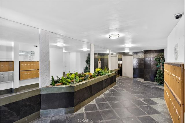4441 Woodman Avenue 204, Sherman Oaks, CA 91423