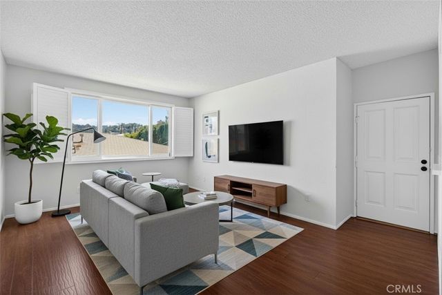 4441 Woodman Avenue 204, Sherman Oaks, CA 91423