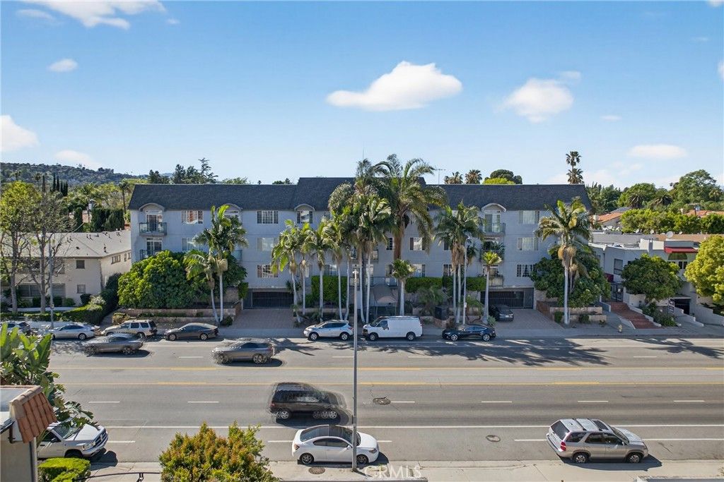 4441 Woodman Avenue 204, Sherman Oaks, CA 91423