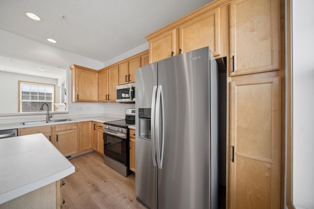 2062 Wellens Street 84, Chaska, MN 55318