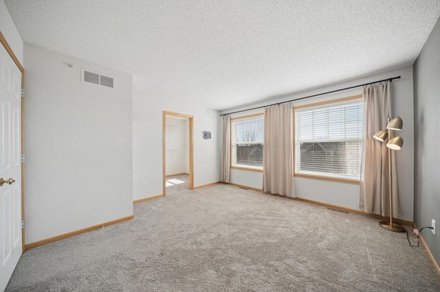 2062 Wellens Street 84, Chaska, MN 55318