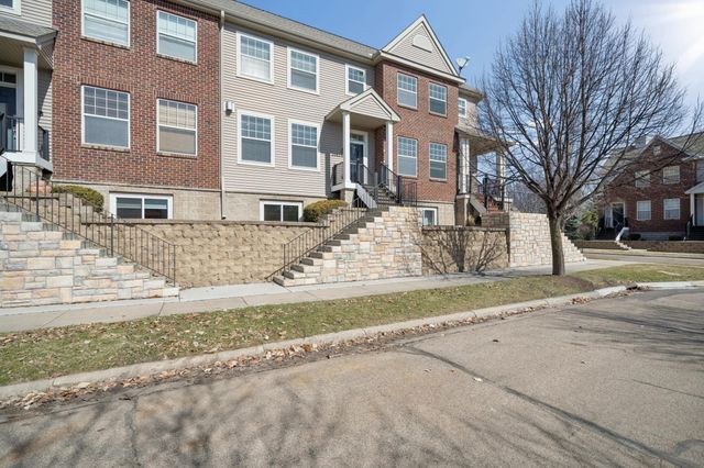 2062 Wellens Street 84, Chaska, MN 55318